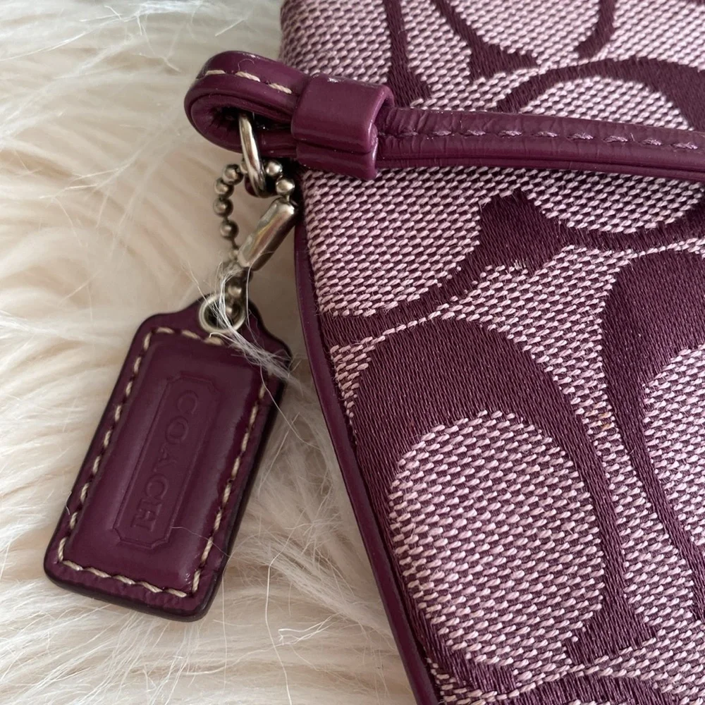 COACH wristlet - Picture 3 of 7